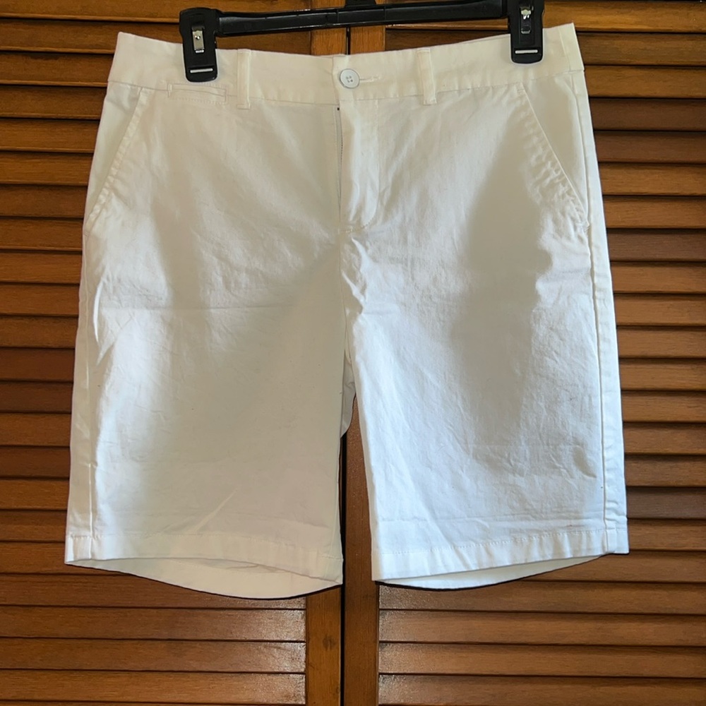 GAP Women's Crisp White Bermuda Shorts